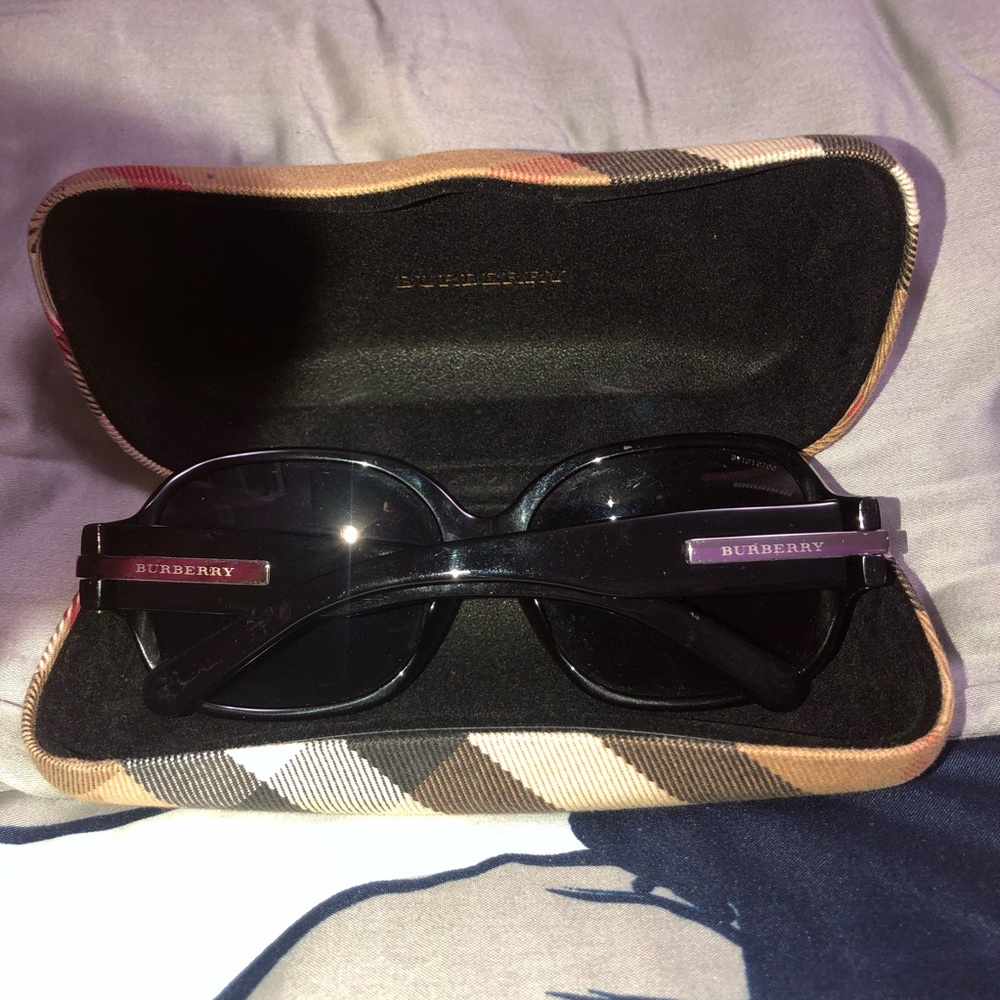 Burberry sun glasses - Picture 2 of 5